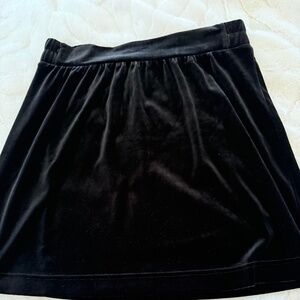 LOFT outlet women’s black velvet mini skirt. Like new.